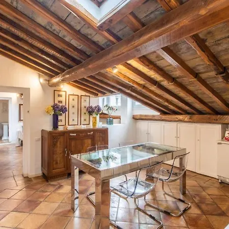 Cozy Gambero Roma